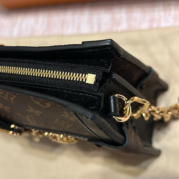 Louis Vuitton Trunk Clutch Reverse Monogram. New - Picture 8 of 17
